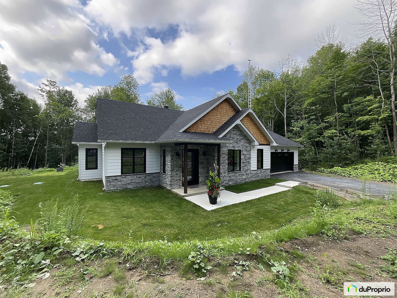 33 Rue Lajeunesse — photo 1