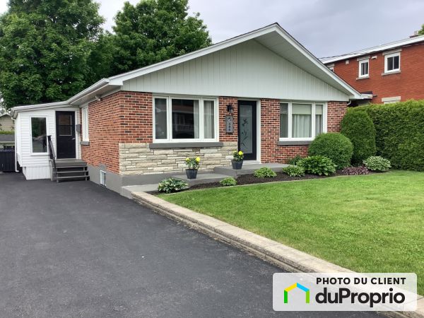 396 rue Laurier, Granby for sale