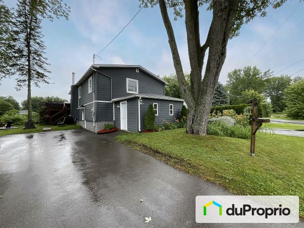 Front Yard - 223 rang du Lac-Saint-Pierre Est, Louiseville for sale
