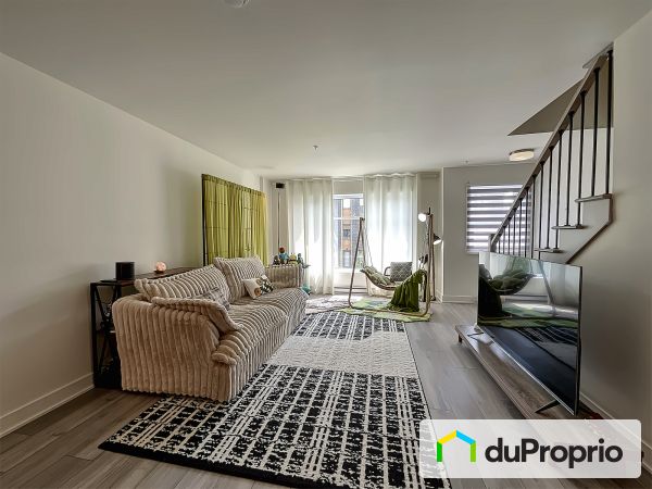 Salon - 4856, rue la Perrière, Longueuil (St-Hubert) à vendre