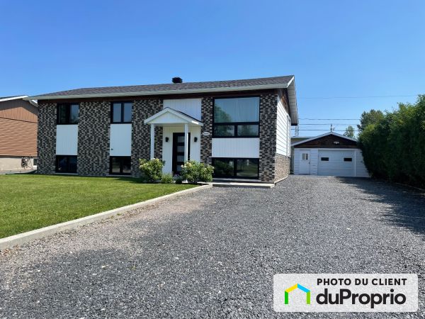 2461 avenue du Cristal, Alma for sale