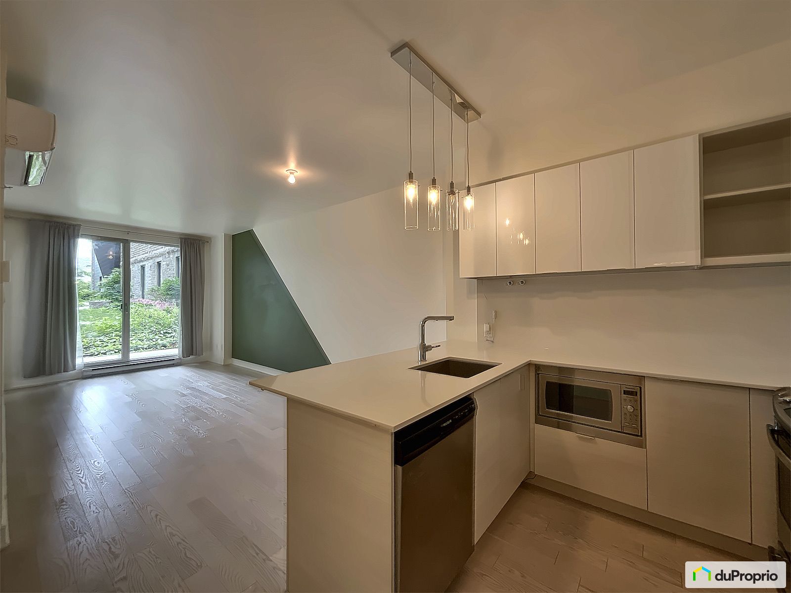 115 1800 Boulevard Rene Levesq — photo 2