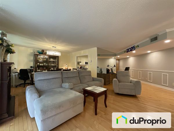 102-2905 boulevard de la Côte-Vertu, Saint-Laurent à vendre