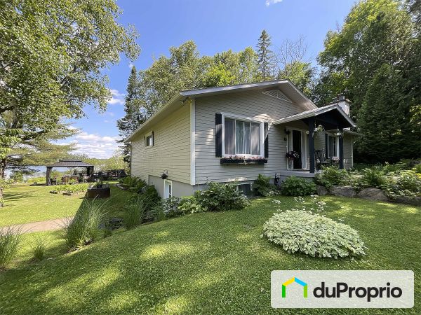 15 223e avenue, St-Hippolyte for sale