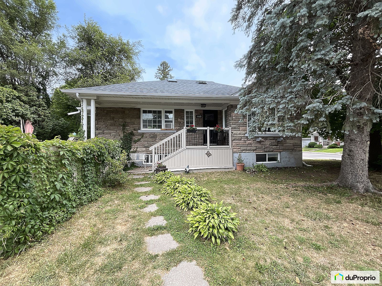 1115 Rue Saint Jacques — photo 1