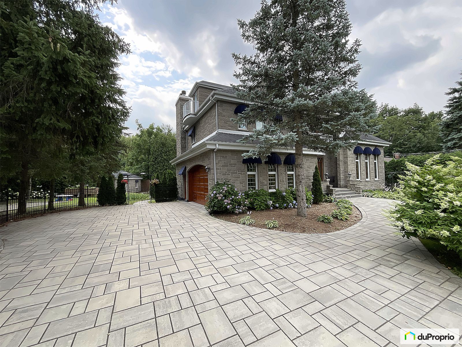 629 Rue Longueuil — photo 2