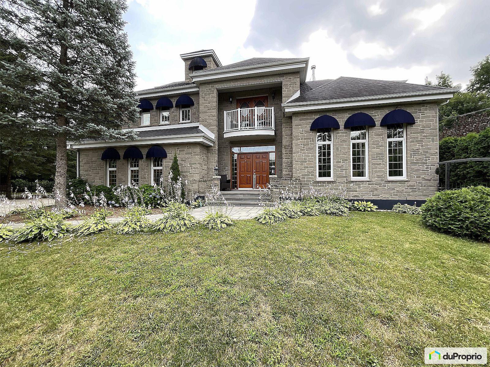 629 Rue Longueuil — photo 1