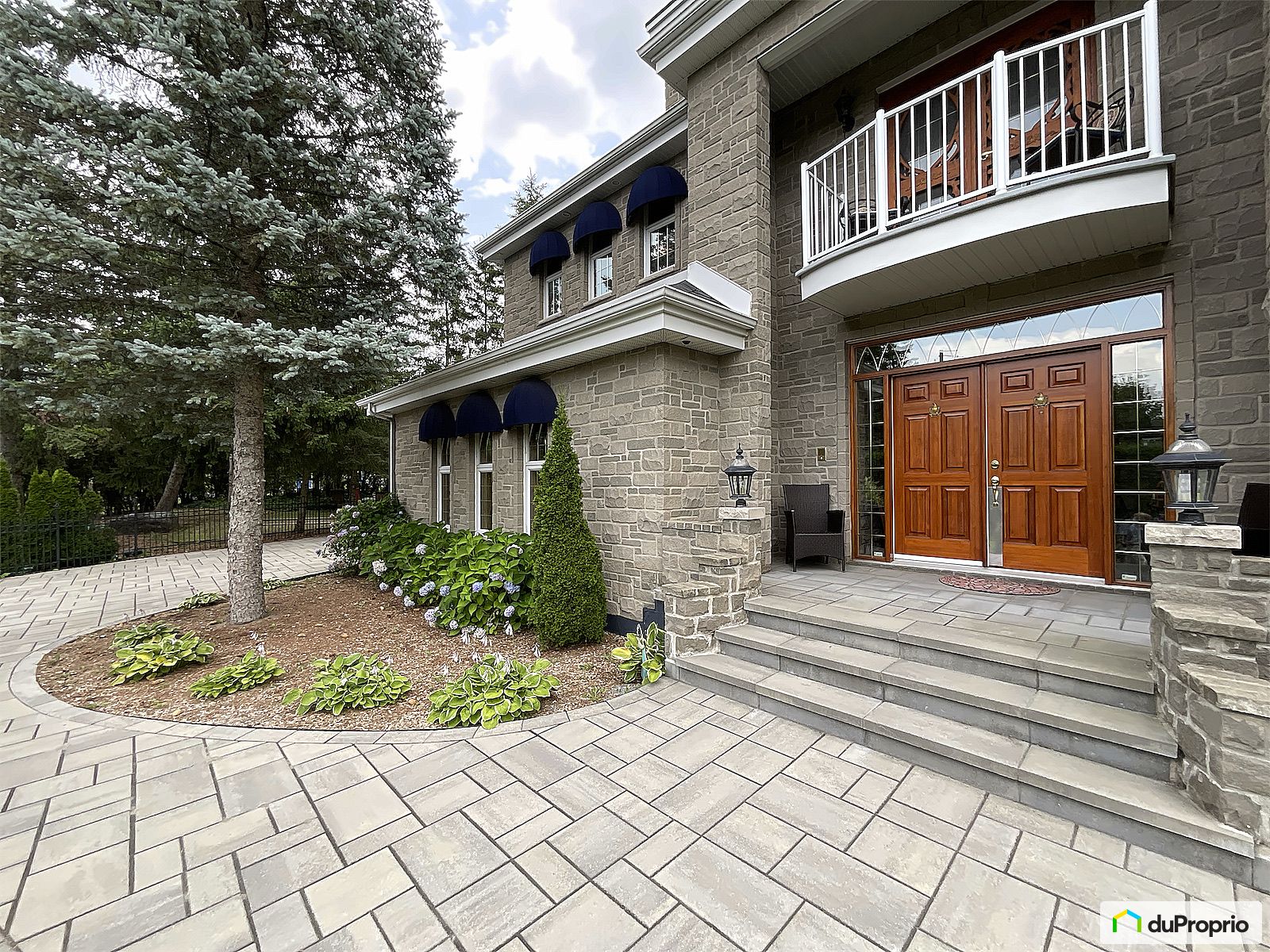 629 Rue Longueuil — photo 3