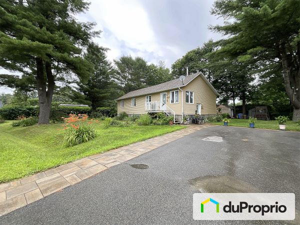 1054 rue Côté, St-Jérôme (Bellefeuille) à vendre
