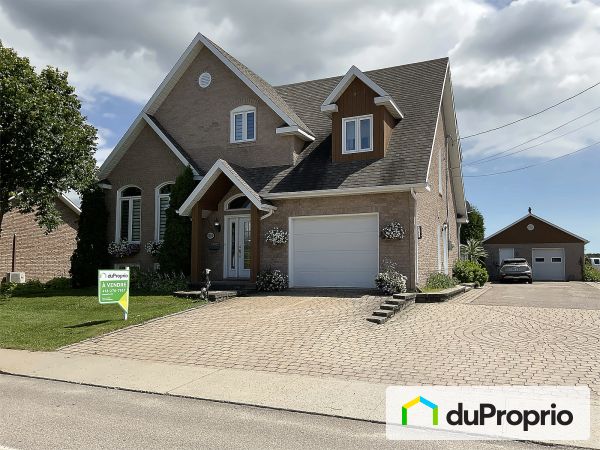 256, rue Principale, Ste-Jeanne-D&#39;Arc à vendre
