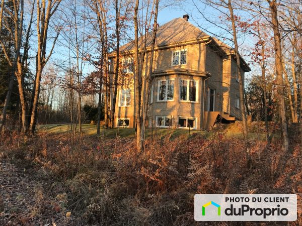 1215, route 222, St-Denis-De-Brompton à vendre