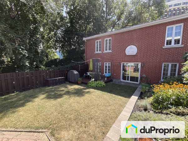 Courtyard - 2098A rue Saint-Hubert, Ville-Marie (Centre-Ville et Vieux-Montréal) for sale