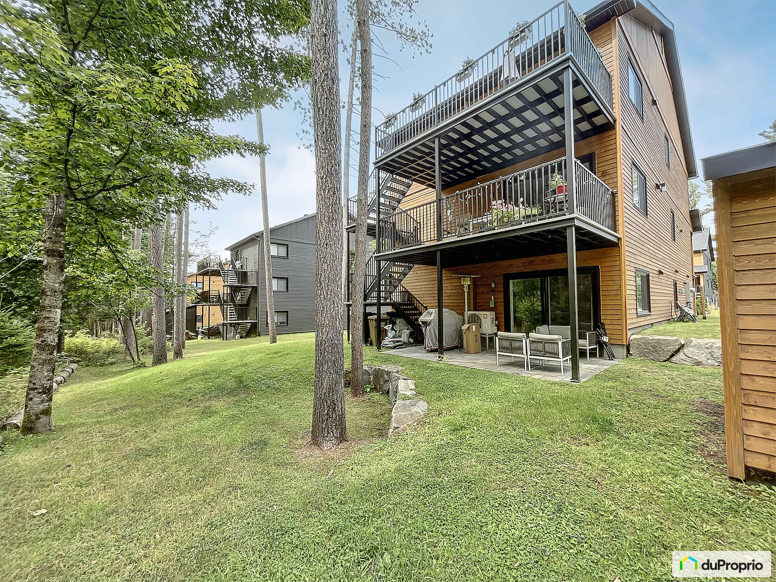 560 Rue Charlie Forbell — photo 2