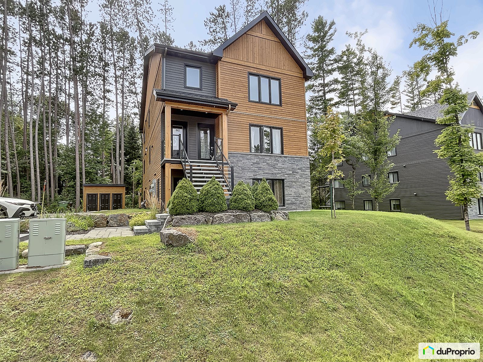 560 Rue Charlie Forbell — photo 1