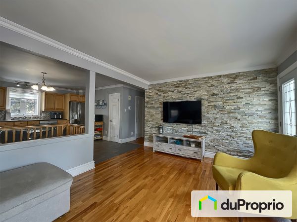 Living Room - 235 avenue Beauregard, St-Jean-sur-Richelieu (Iberville) for sale