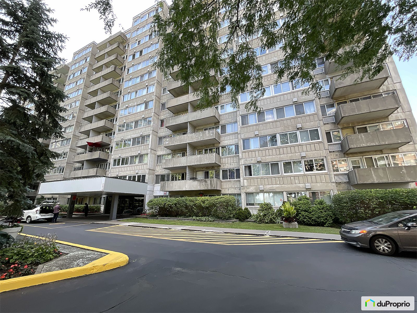 411 750 Boulevard Montpellier — photo 1