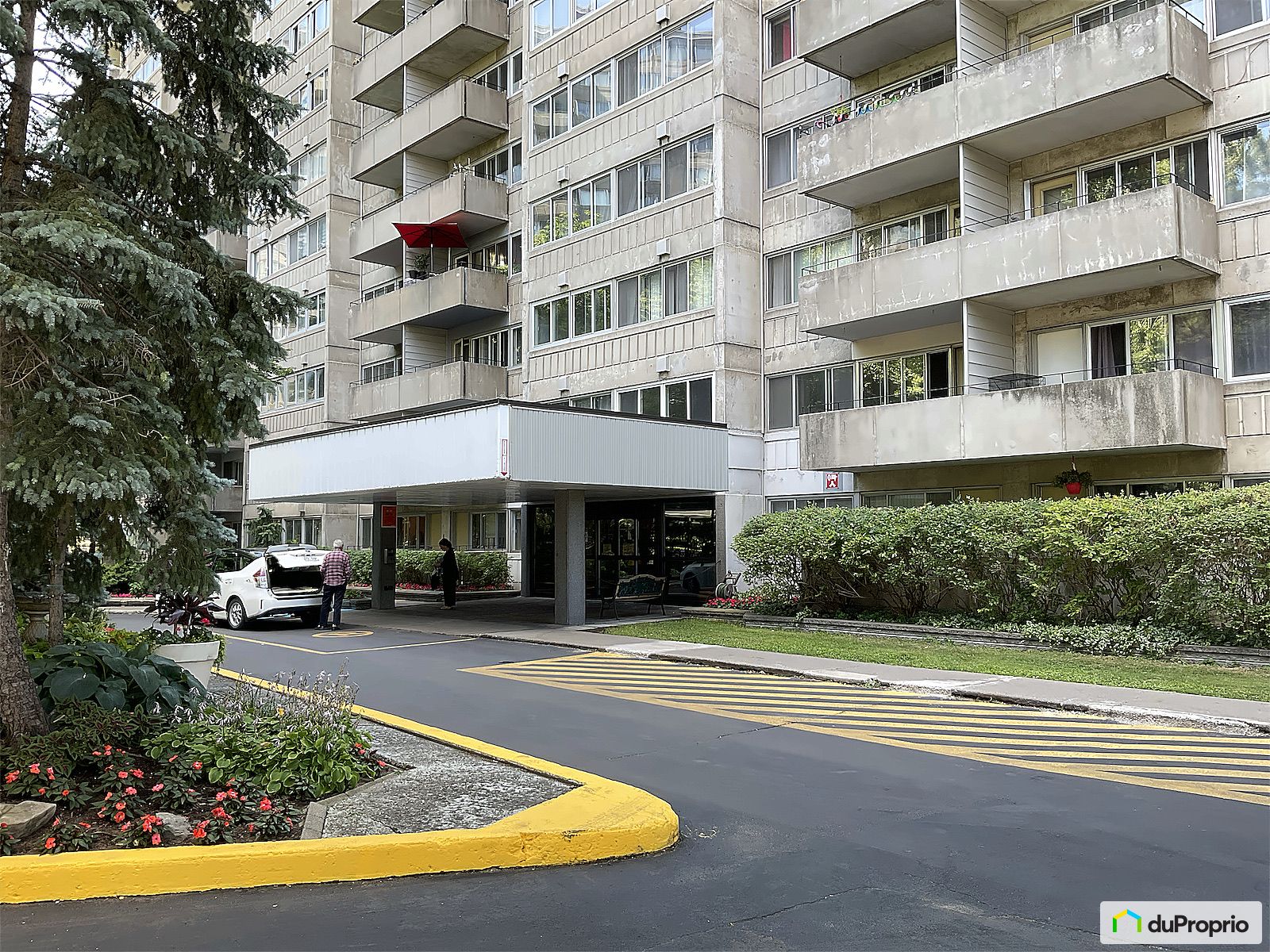 411 750 Boulevard Montpellier — photo 2
