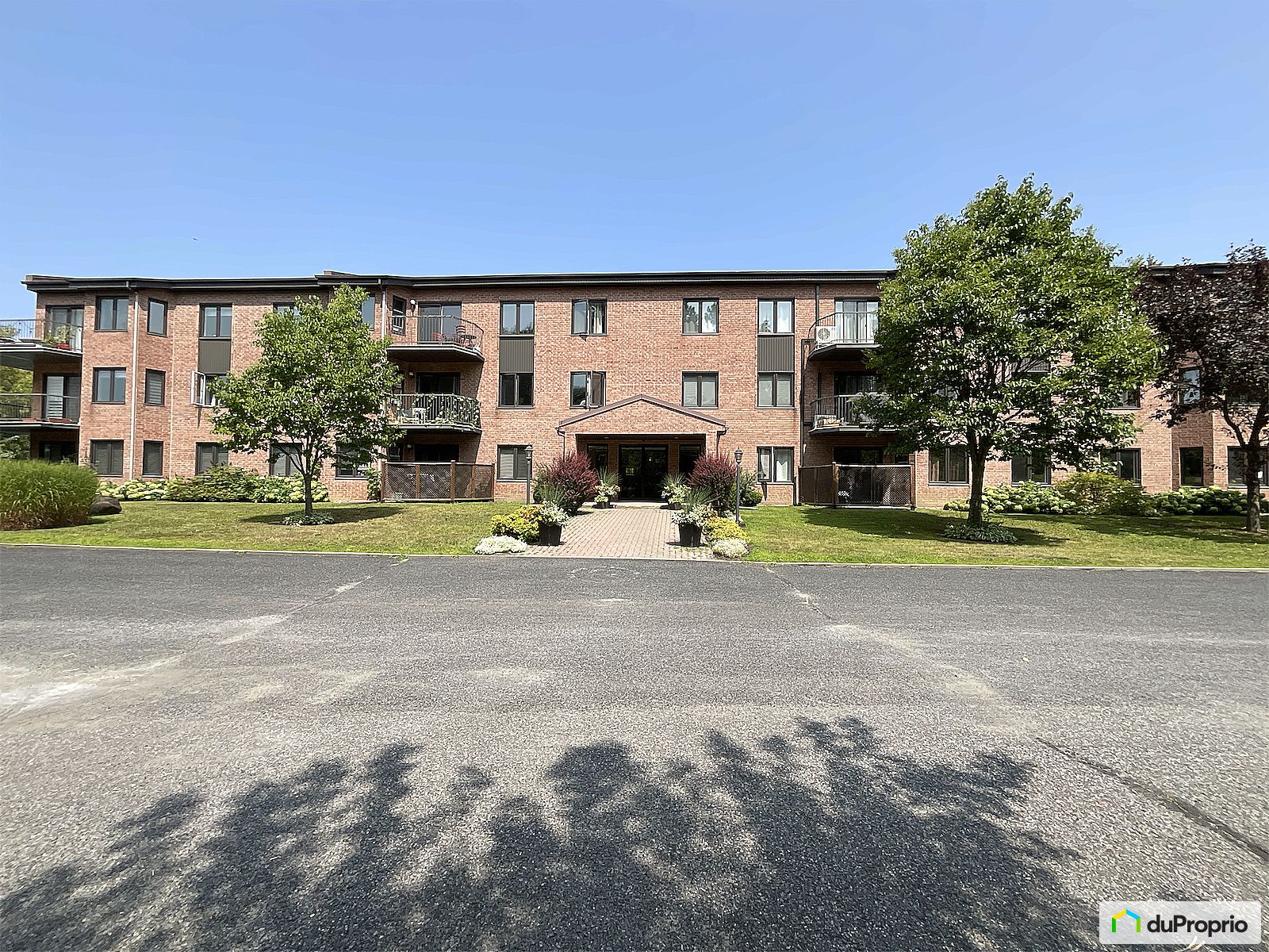 203 400 Rue Des Tilleuls — photo 1
