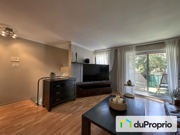 Living Room - 8605 rue Pierre-Dupaigne, Ahuntsic / Cartierville for sale
