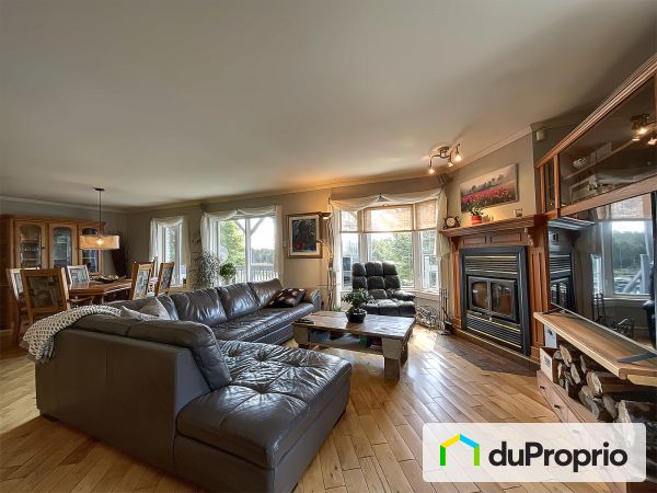 2081 chemin de Val-Royal, Ste-Adèle for sale