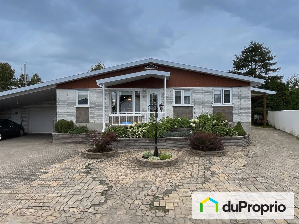 910, carré Nicolas, St-Honore-De-Chicoutimi à vendre