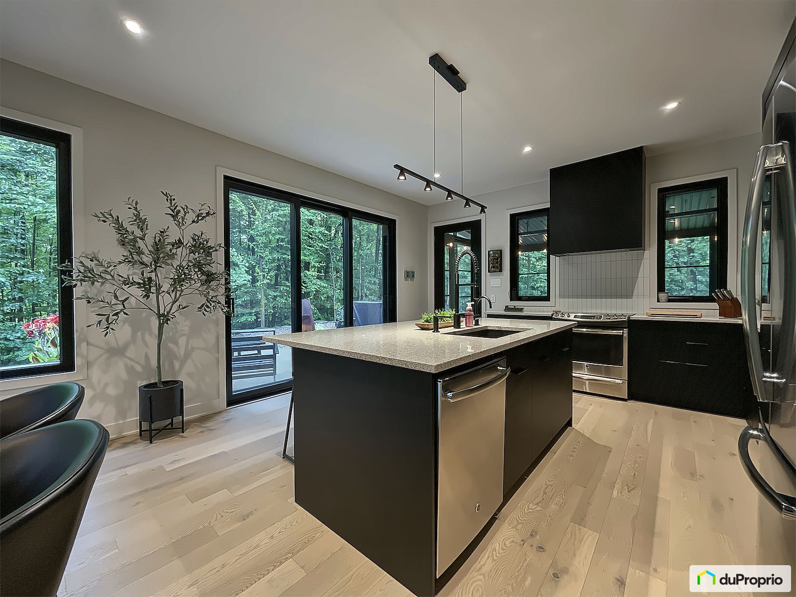 51 Rue Des Jardins — photo 2