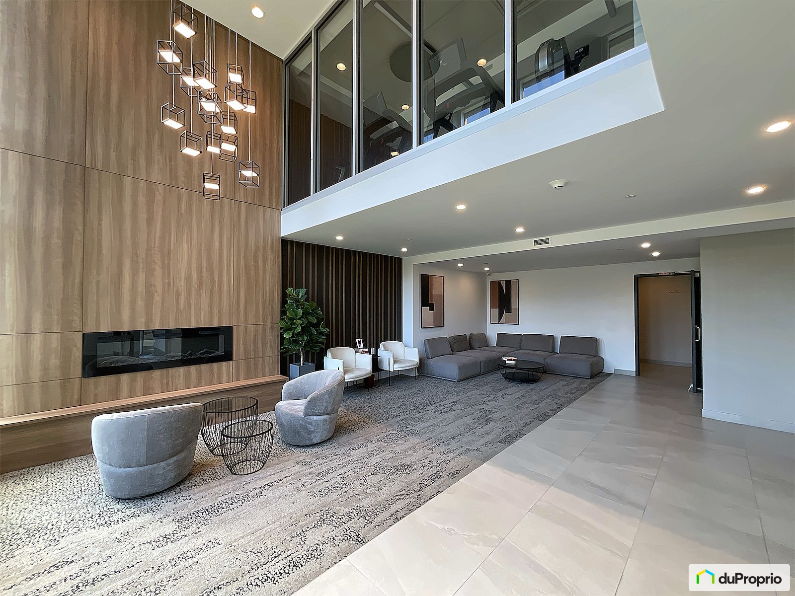 211 10 Avenue Donegani — photo 3