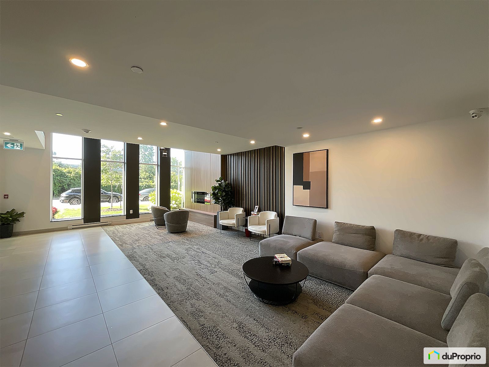 211 10 Avenue Donegani — photo 2