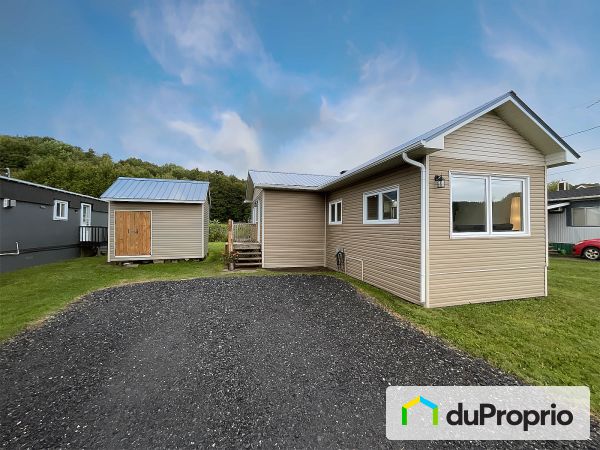 7950 route Louis-S.-Saint-Laurent, Compton for sale