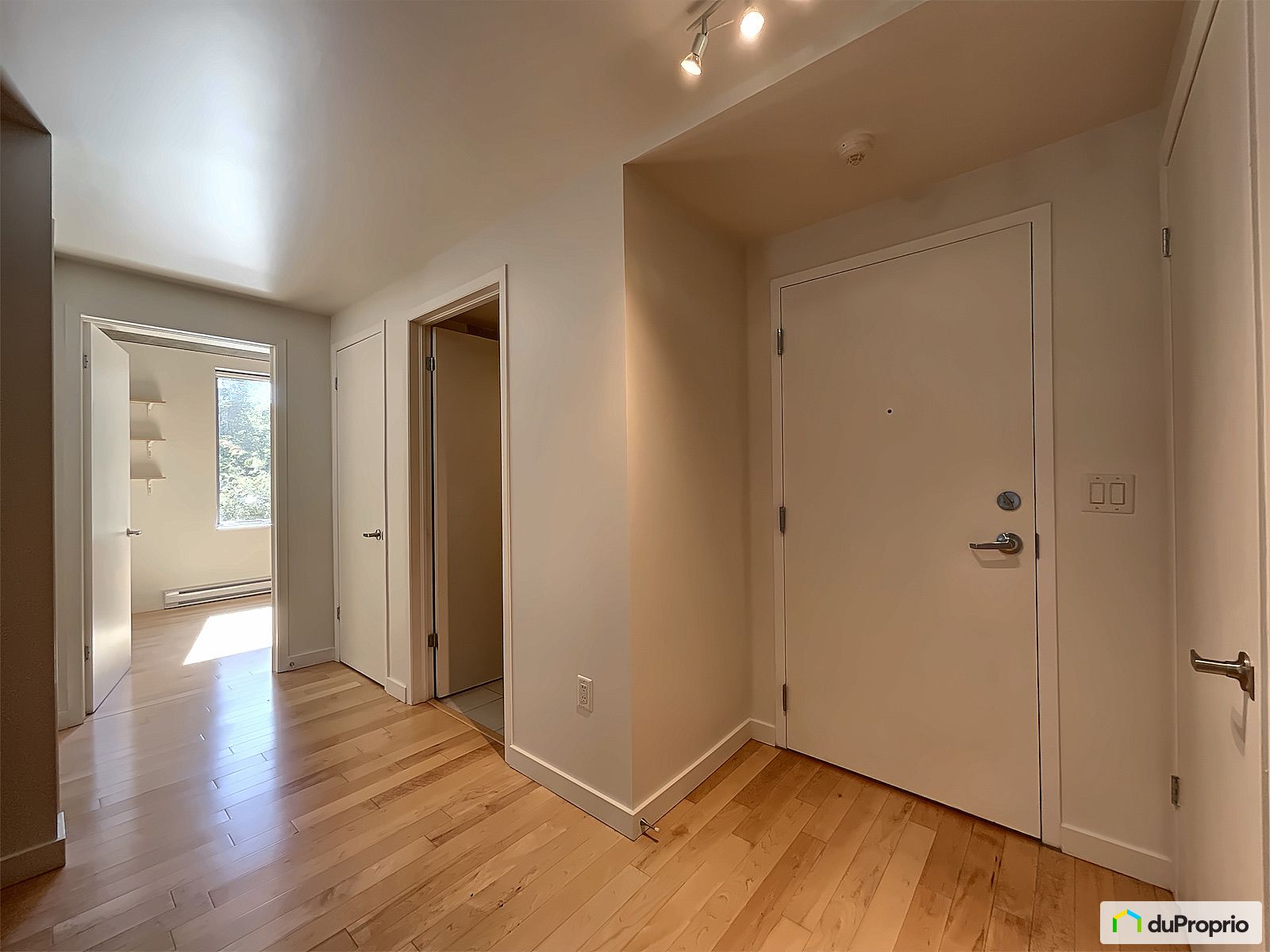 A112 4070 Avenue Benny — photo 2