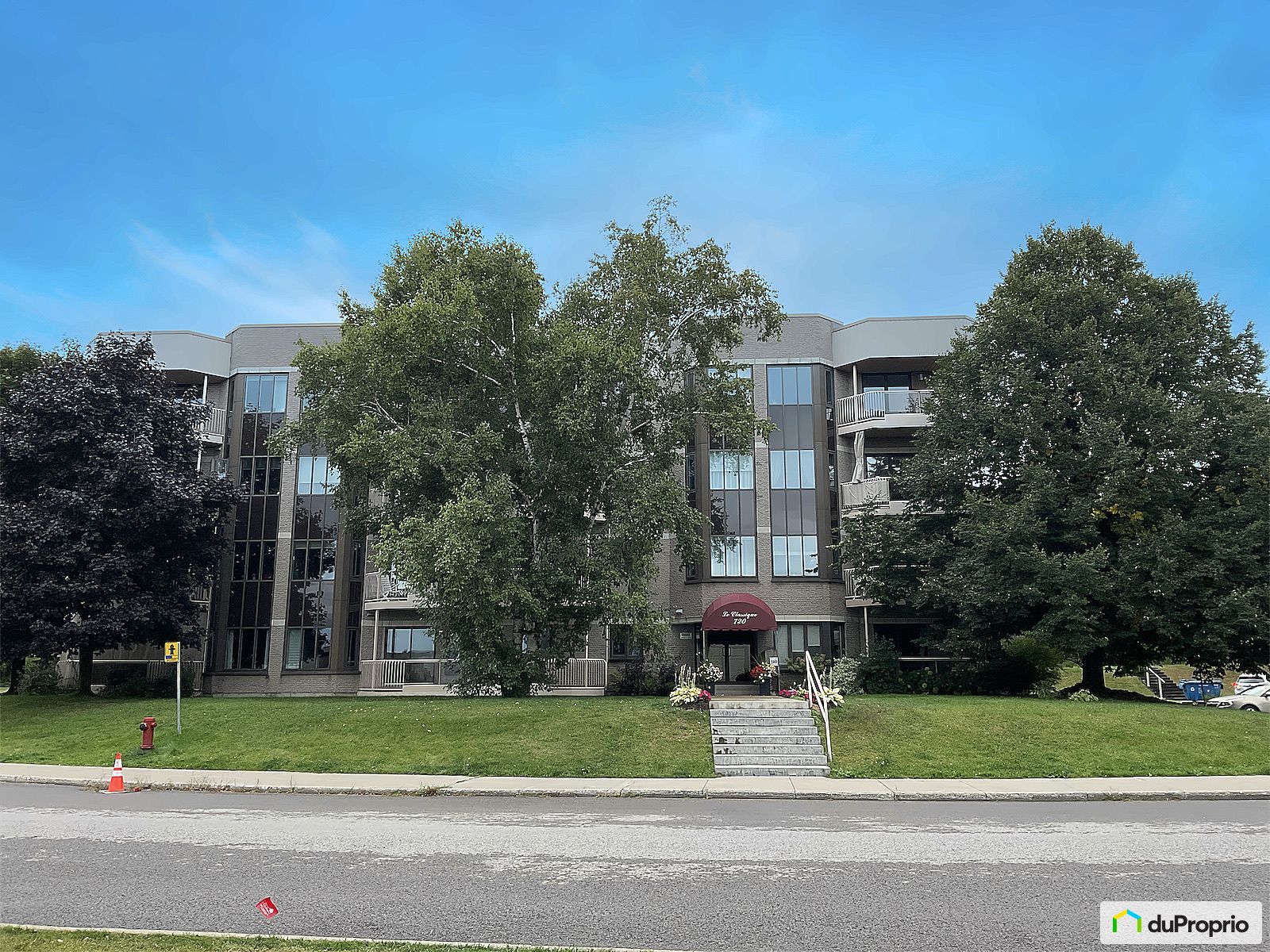 103 720 Rue Leonard — photo 1