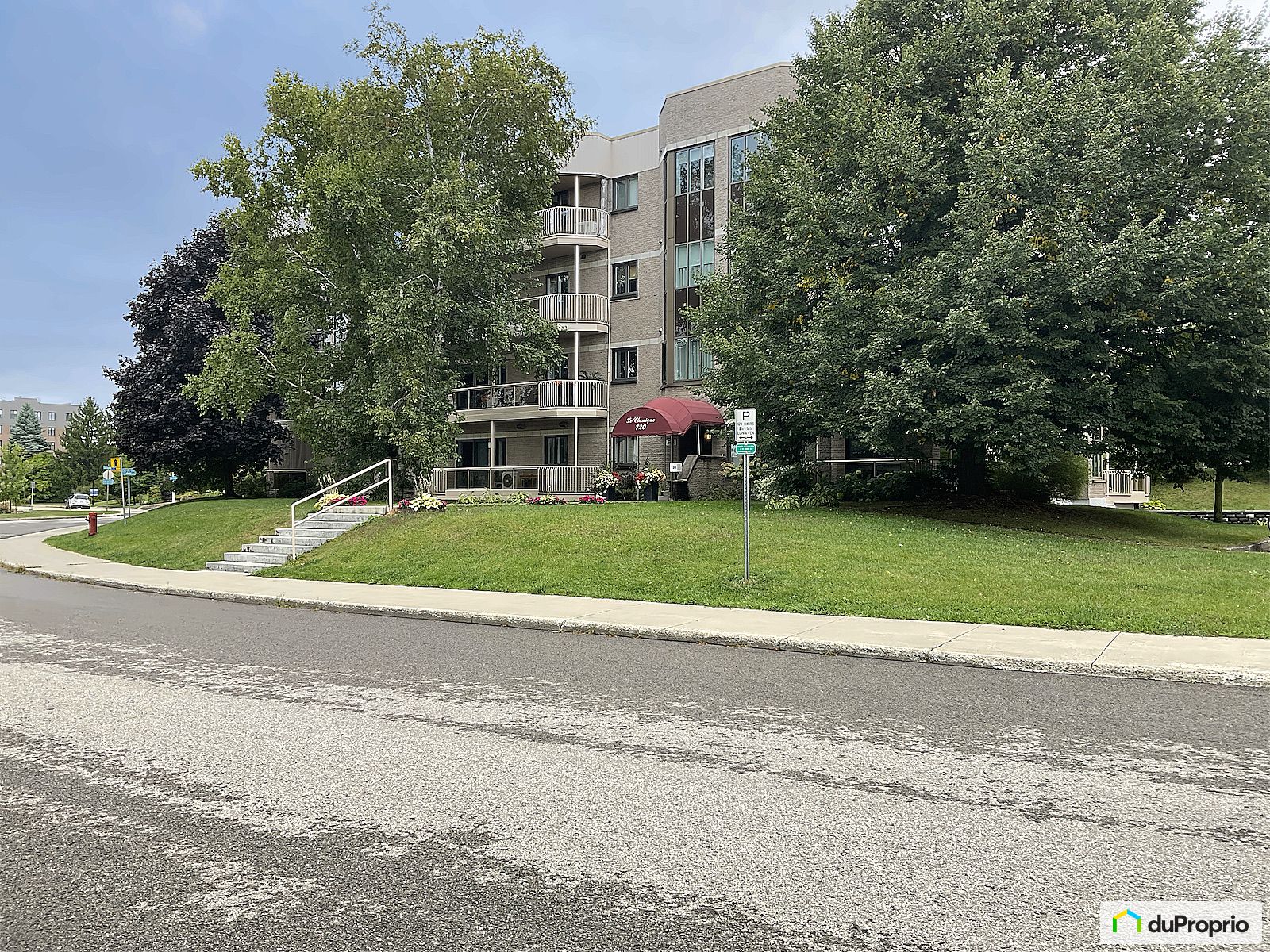 103 720 Rue Leonard — photo 3