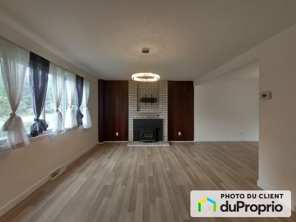 Salon - 2840, avenue Malo, Brossard à vendre