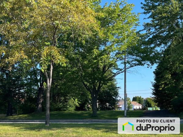 , boulevard Auger-Ouest, Alma à vendre