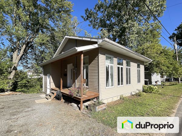 211 avenue Royale, Louiseville for sale