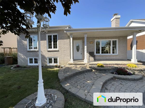 230, rue Cartier, Terrebonne (Lachenaie) à vendre
