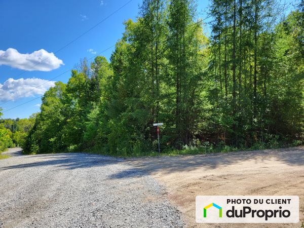 Coin de rue - , rue Ginette, Rawdon à vendre