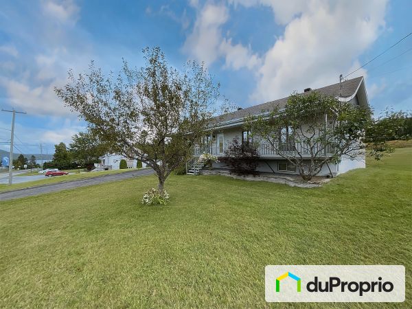 2057, rue Principale, Pohénégamook à vendre