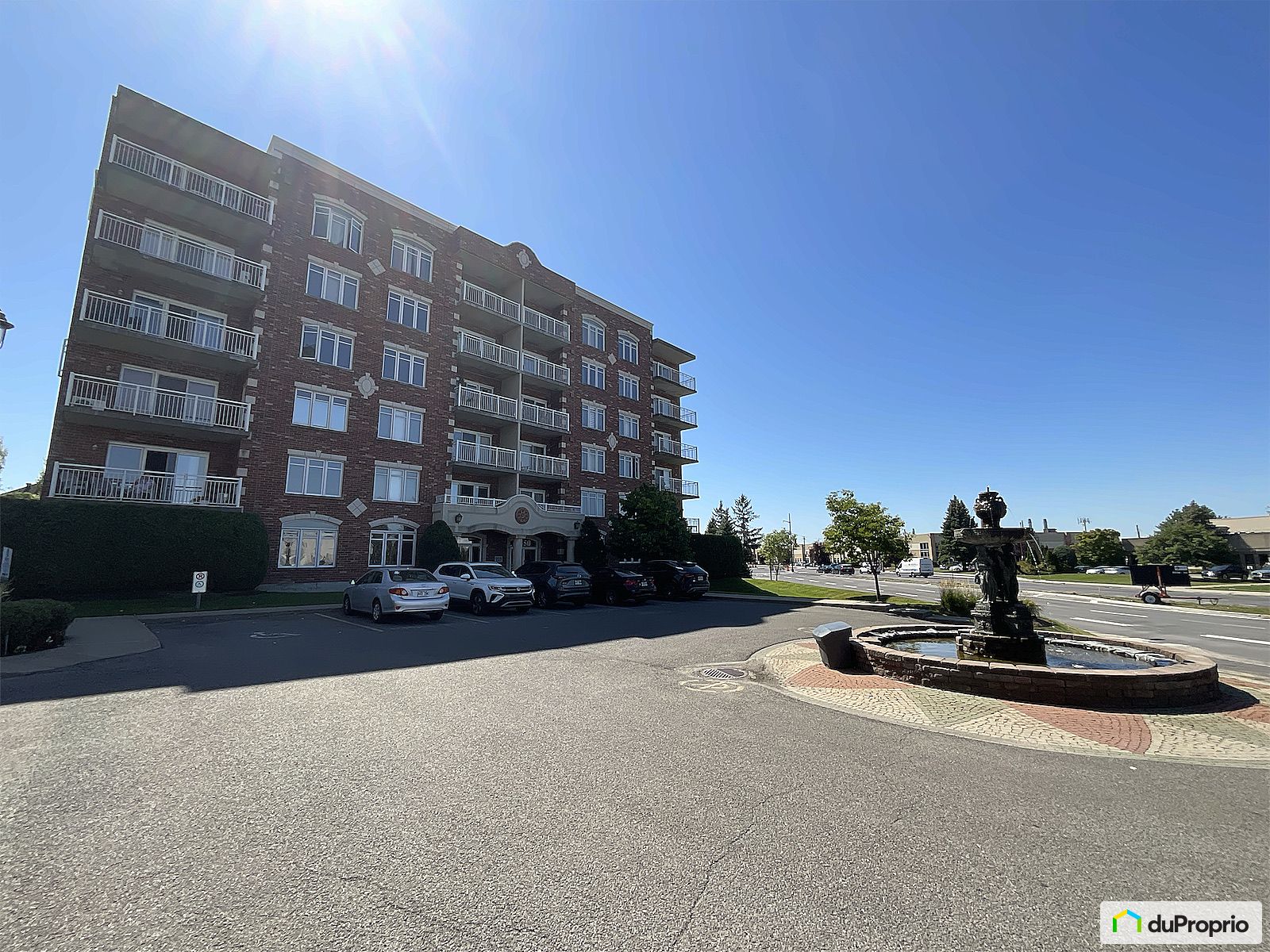 607 6850 Boulevard Henri Boura — photo 1