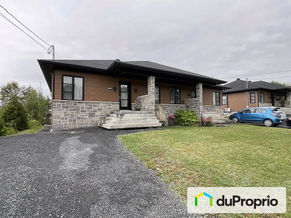 209-A 35e rue, Notre-Dame-des-Pins for sale