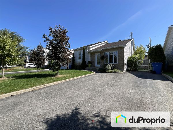 665, rue Vigneault, Ste-Catherine à vendre