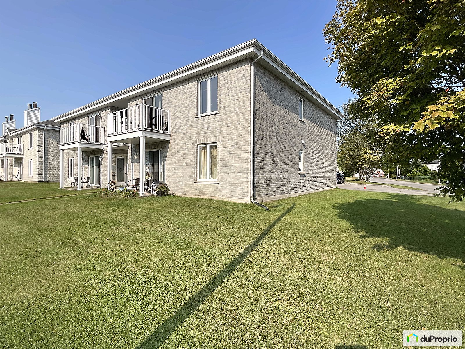 1578 1584 Rue Flamand — photo 3