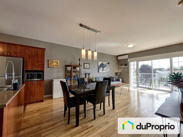 210-292 rue Simonds Sud, Granby for sale