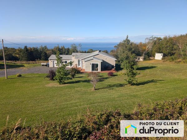 234 rue de la Montagne, Ste-Anne-Des-Monts for sale