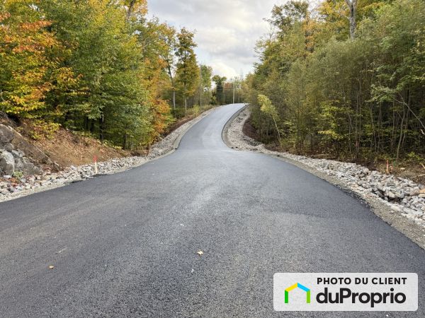 . chemin des Potentilles, Ste-Anne-Des-Lacs for sale