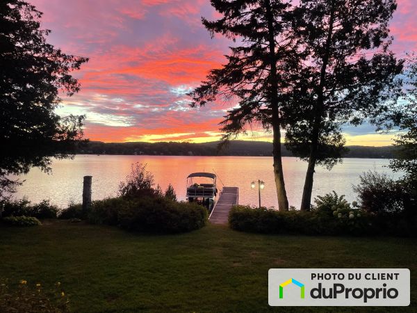 949 chemin du Lac-Connelly, St-Hippolyte for sale