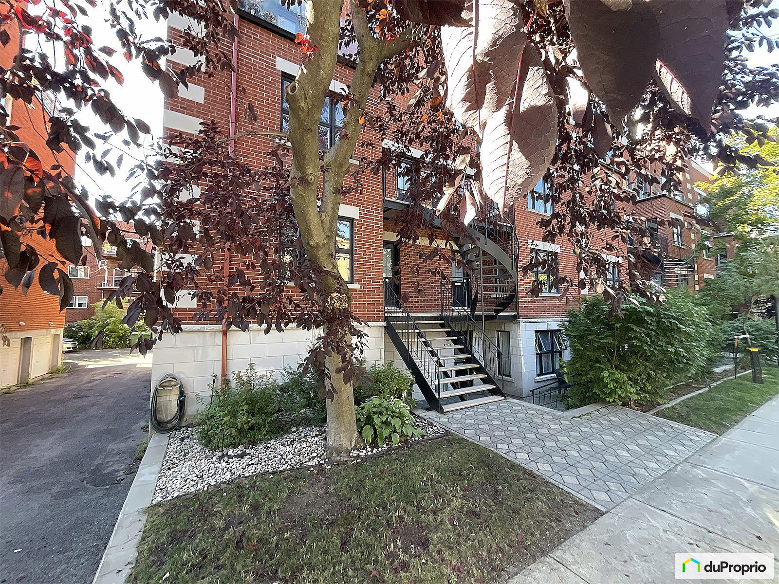 4624 Rue Henri Deslongchamps — photo 1
