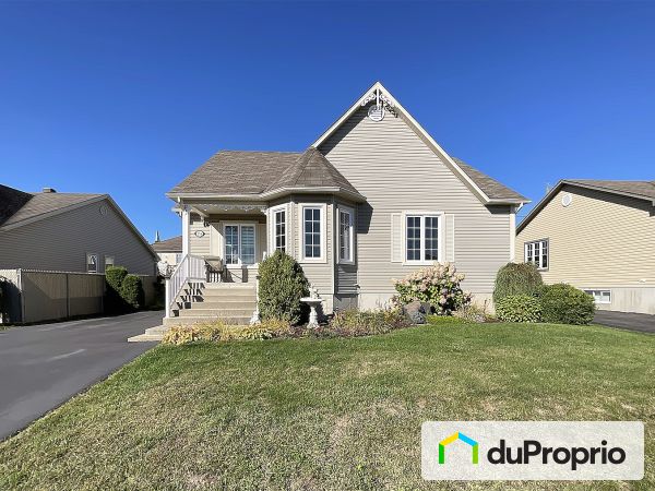 376 rue des Pères, Granby for sale