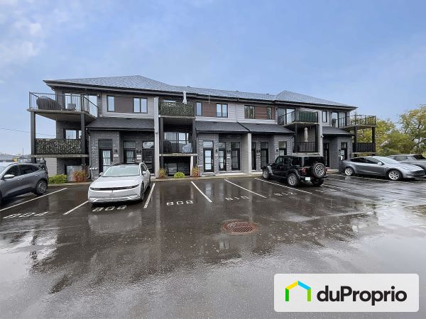 802, rue Magnone, Granby à vendre