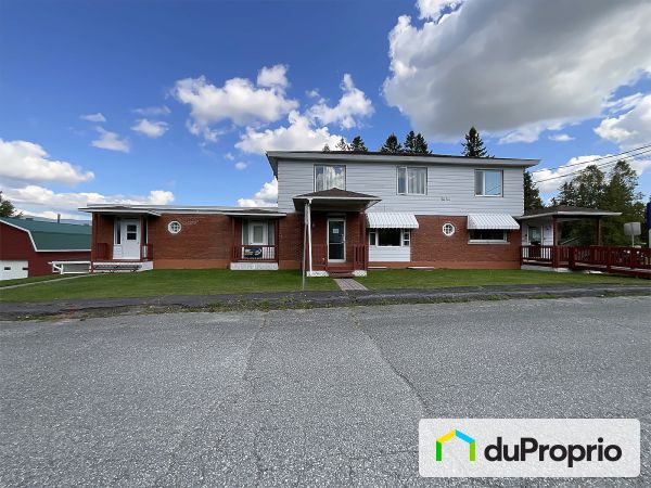 40 rue Dumoulin, La Patrie for sale